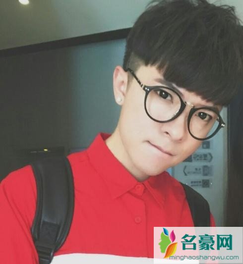 萧忆情
