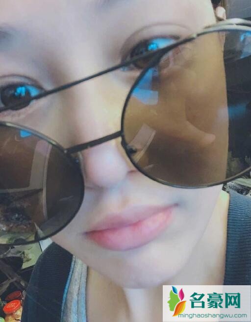张馨予近照