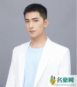 杨洋恋情风波后亮相 寸头配搭白色西装出席魅力爆