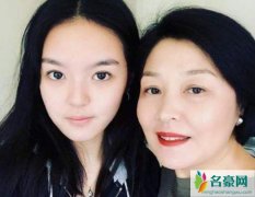 哈文晒与女儿合照 哈文化着精致的妆容气色佳