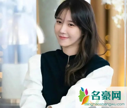 顶楼2沈秀莲和蝴蝶纹身女人是同一人吗3