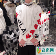 一个爱心两个眼睛是什么牌子的衣服？play和川保久