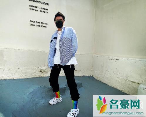匹克洞洞鞋上脚穿搭图：平替椰子洞洞鞋！