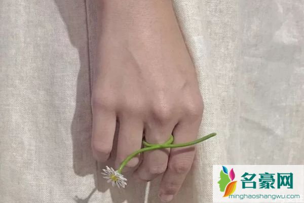 如何用朋友圈挽回前任 分手后怎么发朋友圈吸引对方