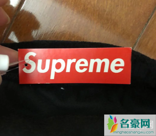 supreme吊牌只有一半的吗 supreme吊牌被剪一半能在得物，nice上卖吗
