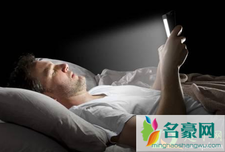 家里介绍的对象不在一个地方要不要天天联系2