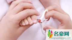满月的小孩可以剪指甲吗 怎么给宝宝剪指甲