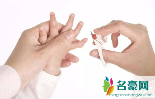 满月的小孩可以剪指甲吗 新生儿出生几天可以剪指甲2