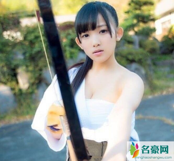 日本女星天木纯幼女脸配的丰满驱壳 童颜巨乳只有胸好看