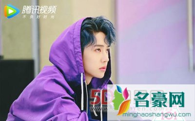 创造101王一博孟美岐亲密关系是潜规则吗 面瘫的他是不是性冷淡不喜欢女生？