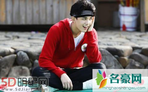 吴磊黄景瑜发文纪念汶川地震 没想不走心被看出人设被招黑