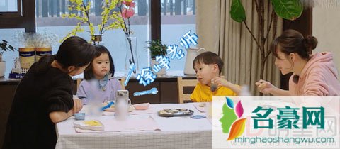 大麟子终于在节目中提到爸爸了 特征是戴了一副眼镜