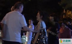 冯小刚为老婆庆生 聚餐醉酒后出现很多不雅动作