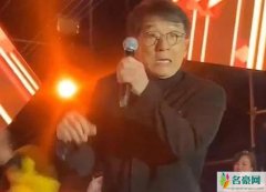 成龙被伴舞小武僧飞踹 那么成龙是受伤严重了吗