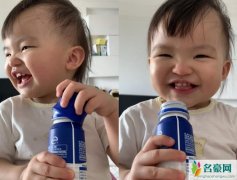 熊黛林双胞胎女儿萌照 女儿小小年纪镜头感十足