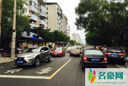 梅雨季节车停在地下车库好还是地面好1