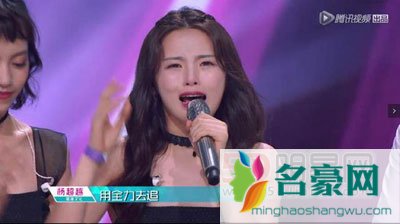 创造101杨超越唱歌烂好难听还有脸哭 最新一期人气排名第九遭网友举报