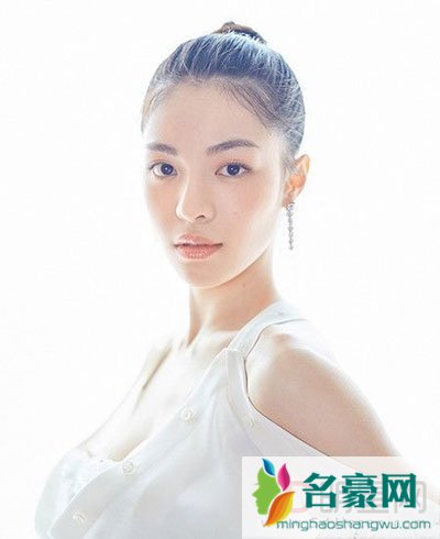 钟楚曦黑历史及男友八卦曝光 钟楚曦芳华内衣剧照