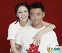 郑恺苗苗女儿百日宴现场图曝光 夫妻二人亲昵依偎