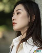 刘诗诗深秋中发造型 女神气质依旧满满令人着迷