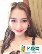 女生半慵懒发型扎发，端庄优雅显气质