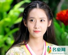 好看的女生半披编发怎么扎