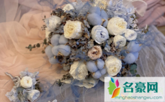 接到捧花真的就能脱单吗 抢到手捧花说的祝福语