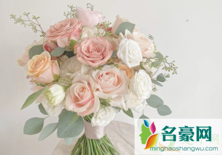 女生抢到手捧花意味着什么3