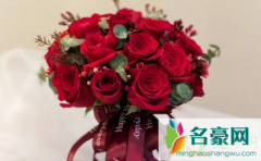 女生抢到手捧花意味着什么 接到捧花要还给新娘么
