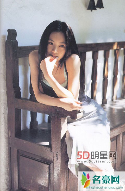 仲间由纪惠出席乐园记者会 仲间由纪惠身材发福疑怀孕