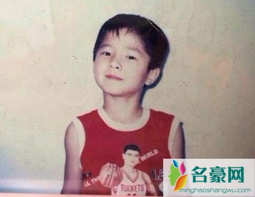 刘昊然小学同学录太可爱 儿童时期外号偶像梦想大曝光