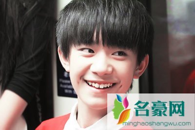 易烊千玺羞涩谈初恋 易烊千玺多少岁谈的恋爱