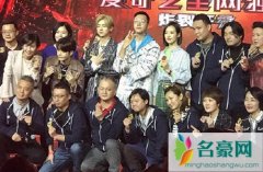 鹿晗踮脚合照技由来已久 连女友关晓彤都学会这项