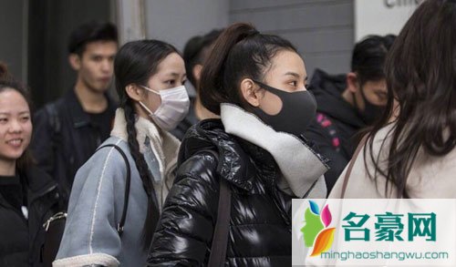 吴磊宋祖儿现身北电进行三试 宋祖儿给身后妹子发糖还亲密拥抱