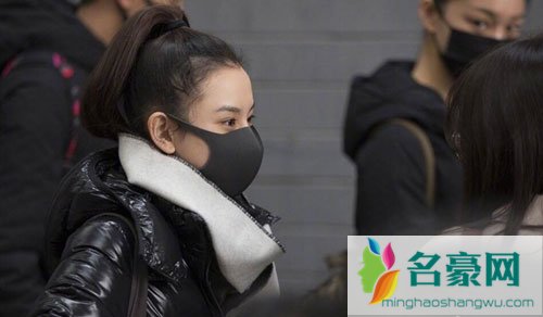 吴磊宋祖儿现身北电进行三试 宋祖儿给身后妹子发糖还亲密拥抱