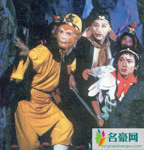 六小龄童晒旧照为哪吒扮演者杨斌庆生 网友：一直以为哪吒是女生