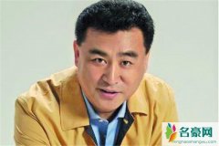 张宏民57岁退休了 央视男一号低调露脸似路人