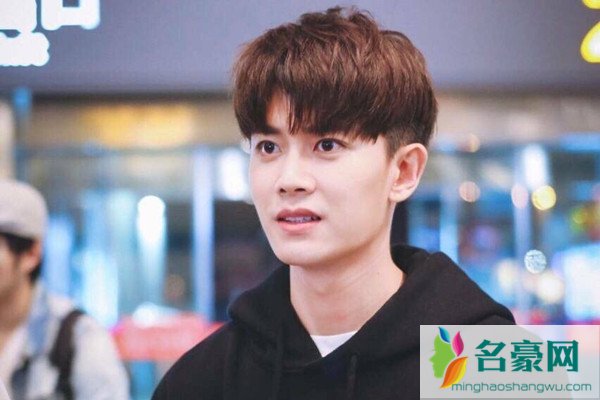 男生从不秀恩爱是什么意思 男生从不秀恩爱的心理