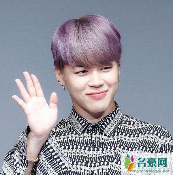 秋季男生流行发型：紫色染发