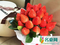草莓花束一般多少颗送闺蜜朋友好 草莓花束制作技