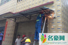 铁皮雨棚下雨吵怎么办 雨棚用铁还是不锈钢