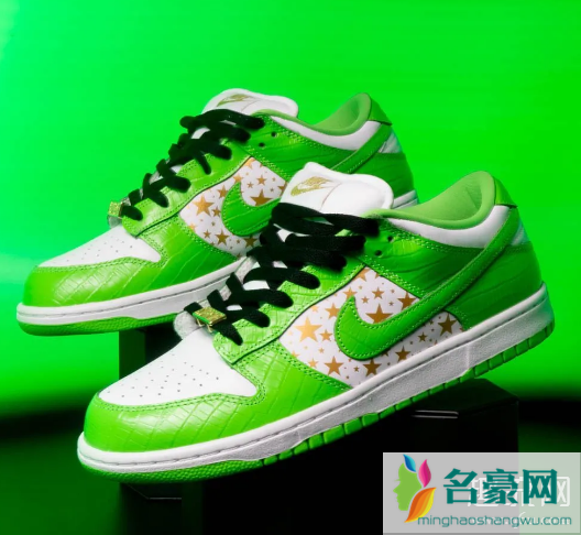 萧敬腾上脚supreme联名dunk sb原谅色 supreme联名dunk货量多吗