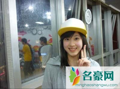 奶茶mm章泽天接吻 章泽天为什么删微博