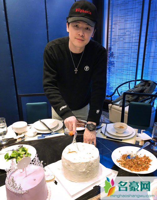 付辛博生日与女儿满月是同一天 颖儿零点送上双份祝福