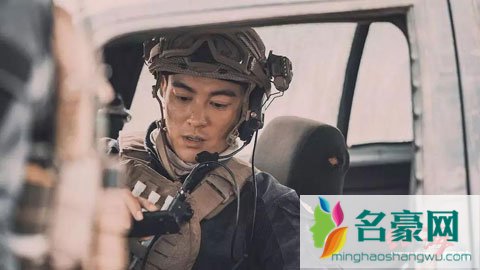 杜江为拍电影狂练肌肉 嗯哼以为爸爸去当兵长大还要送枪