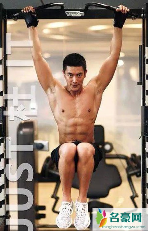 杜江为拍电影狂练肌肉 嗯哼以为爸爸去当兵长大还要送枪