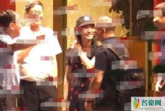 姚晨外出聚餐会友 被拍她的小腹隆起疑怀上三胎