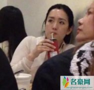 巩俐素颜被赞太冻龄 手捧饮料开喝表情有些呆萌