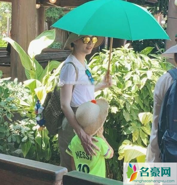 邓超孙俪携儿女出游