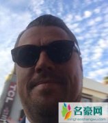 小李子直男式自拍 被调侃“死亡角度”无人能驾驭